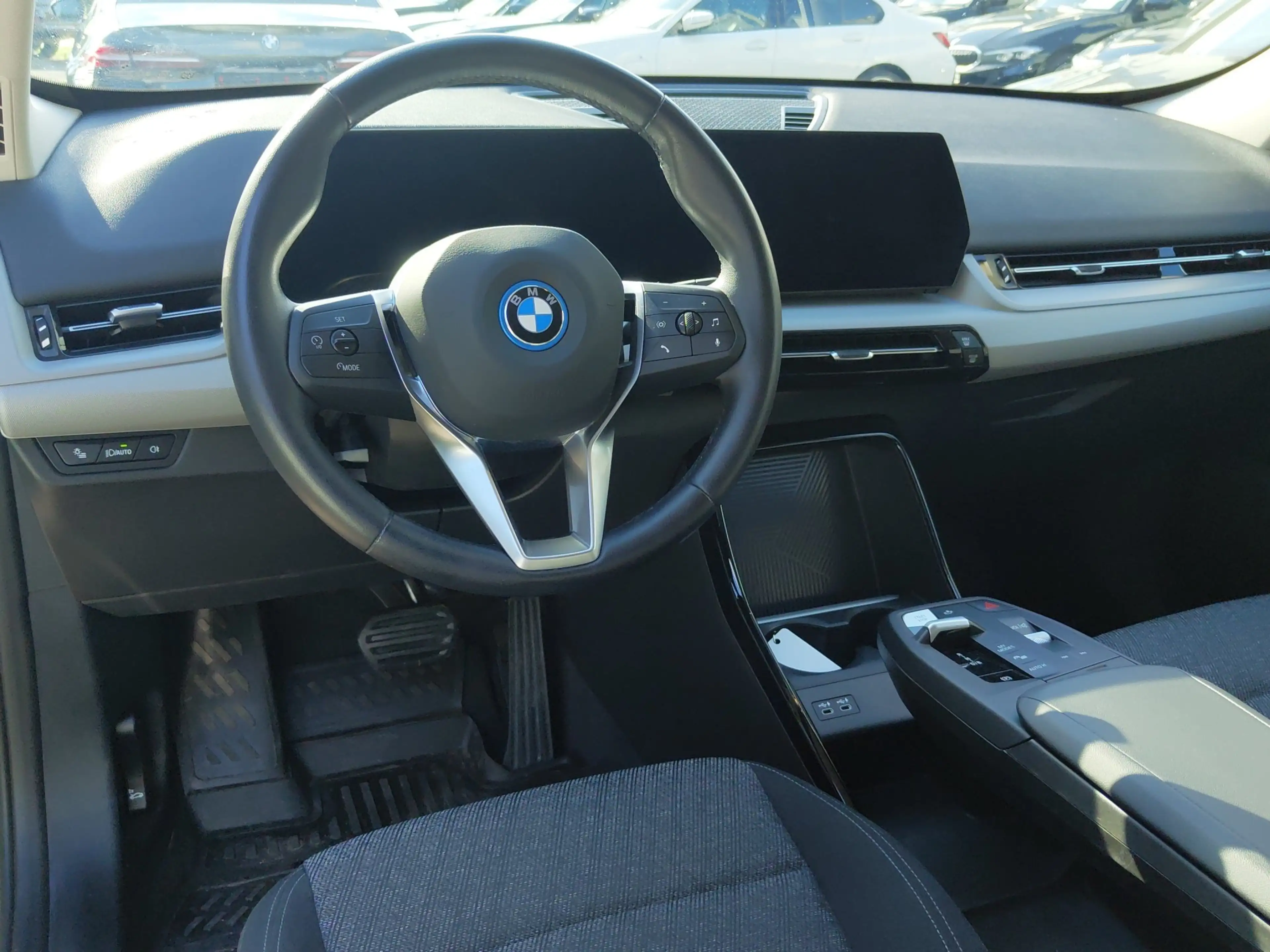 BMW iX1 xDrive30 AHK/CAM/M-Fwk/SH/NAVI/PRIVACY — photo 7