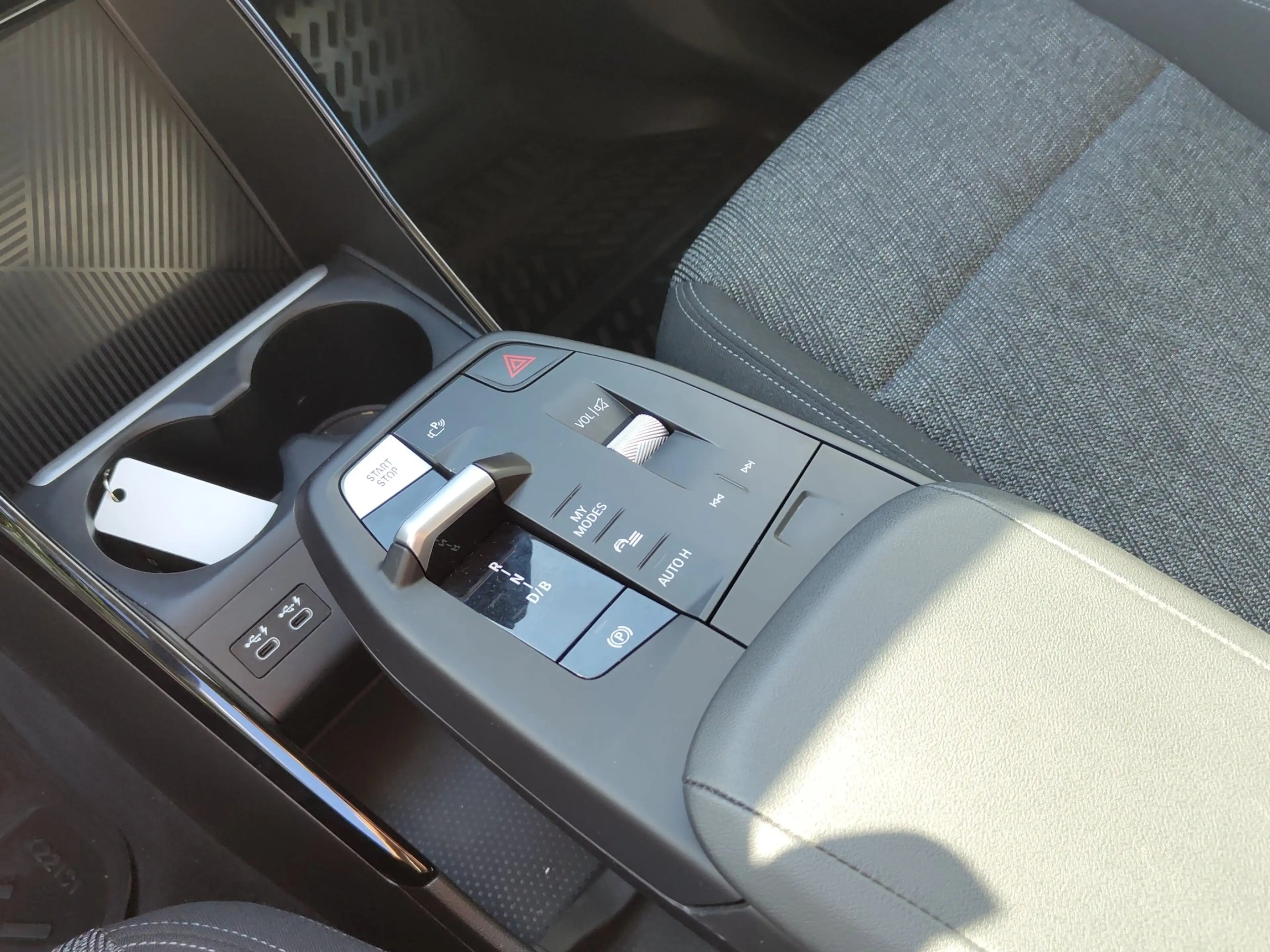 BMW iX1 xDrive30 AHK/CAM/M-Fwk/SH/NAVI/PRIVACY — photo 11