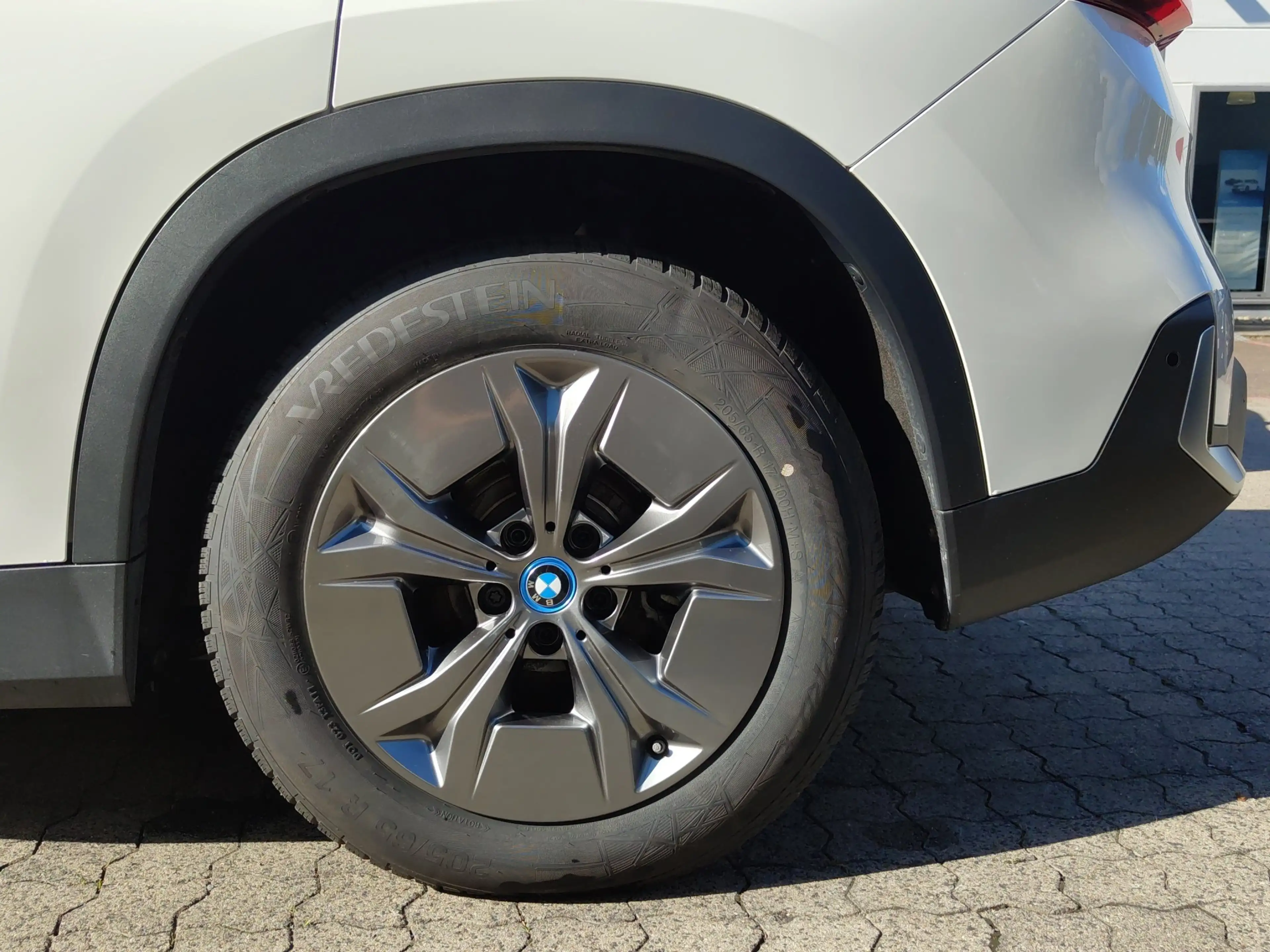 BMW iX1 xDrive30 AHK/CAM/M-Fwk/SH/NAVI/PRIVACY — photo 12