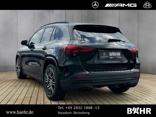 Mercedes-Benz GLA view 3