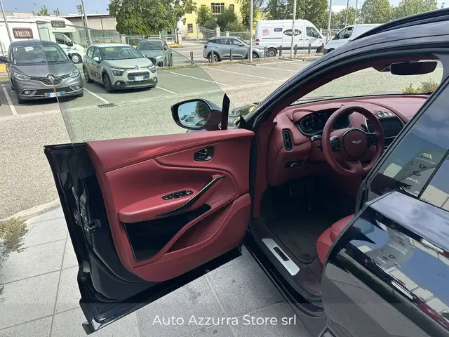 Aston Martin DBX view 20