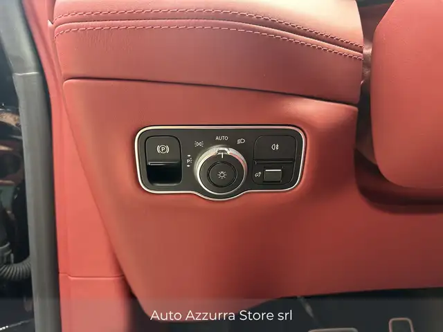 Aston Martin DBX view 24