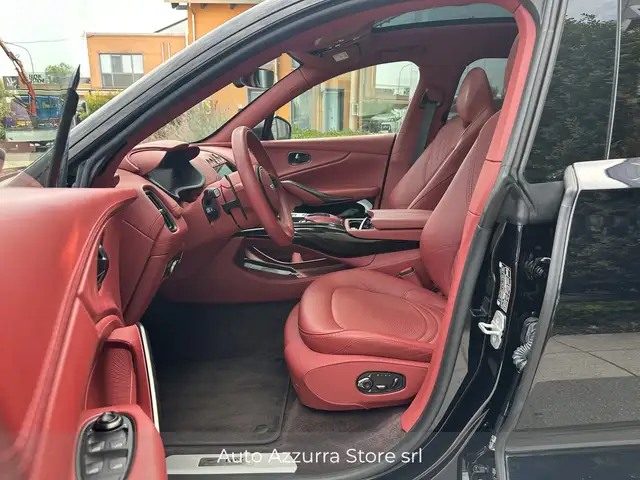 Aston Martin DBX view 9