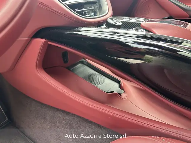Aston Martin DBX view 29