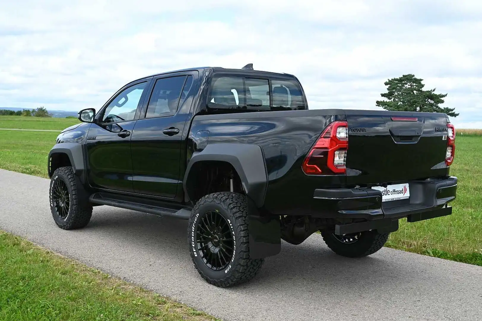 Toyota Hilux 4.0 V6 Double Cab GR-S NESTLE OFFROAD Noir - 2