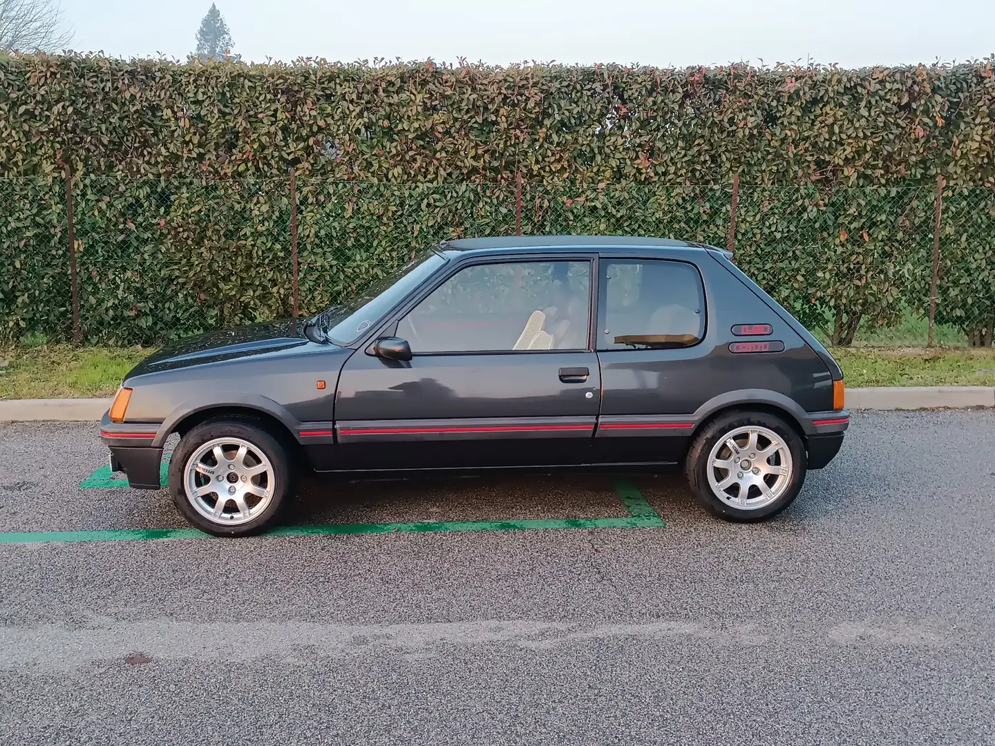Peugeot 205 3p 1.9 Gti c/TA 130cv 5m - 2