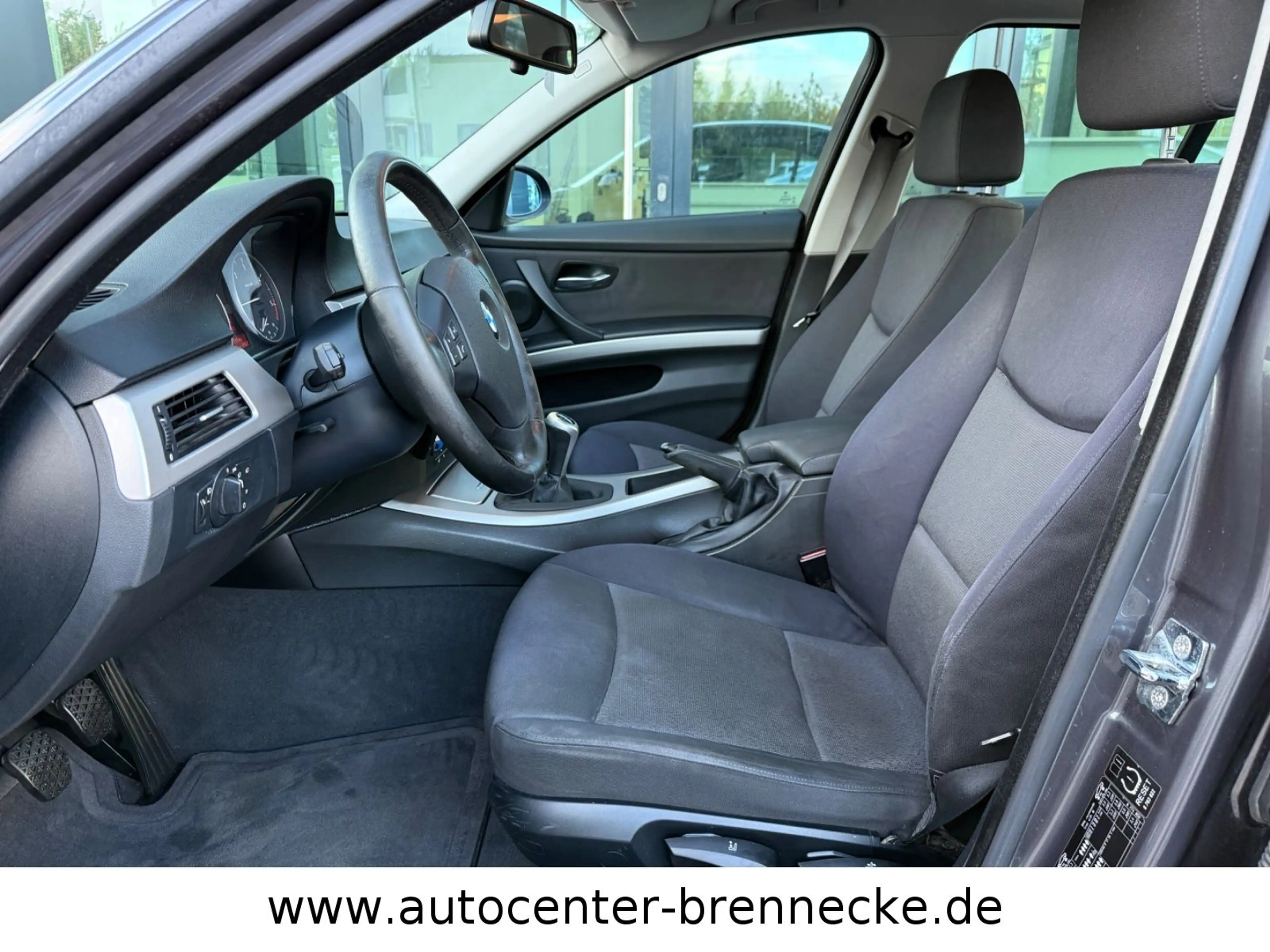 BMW 318 d*Scheckheftgepflegt*PDC*8-fach bereift* — photo 12