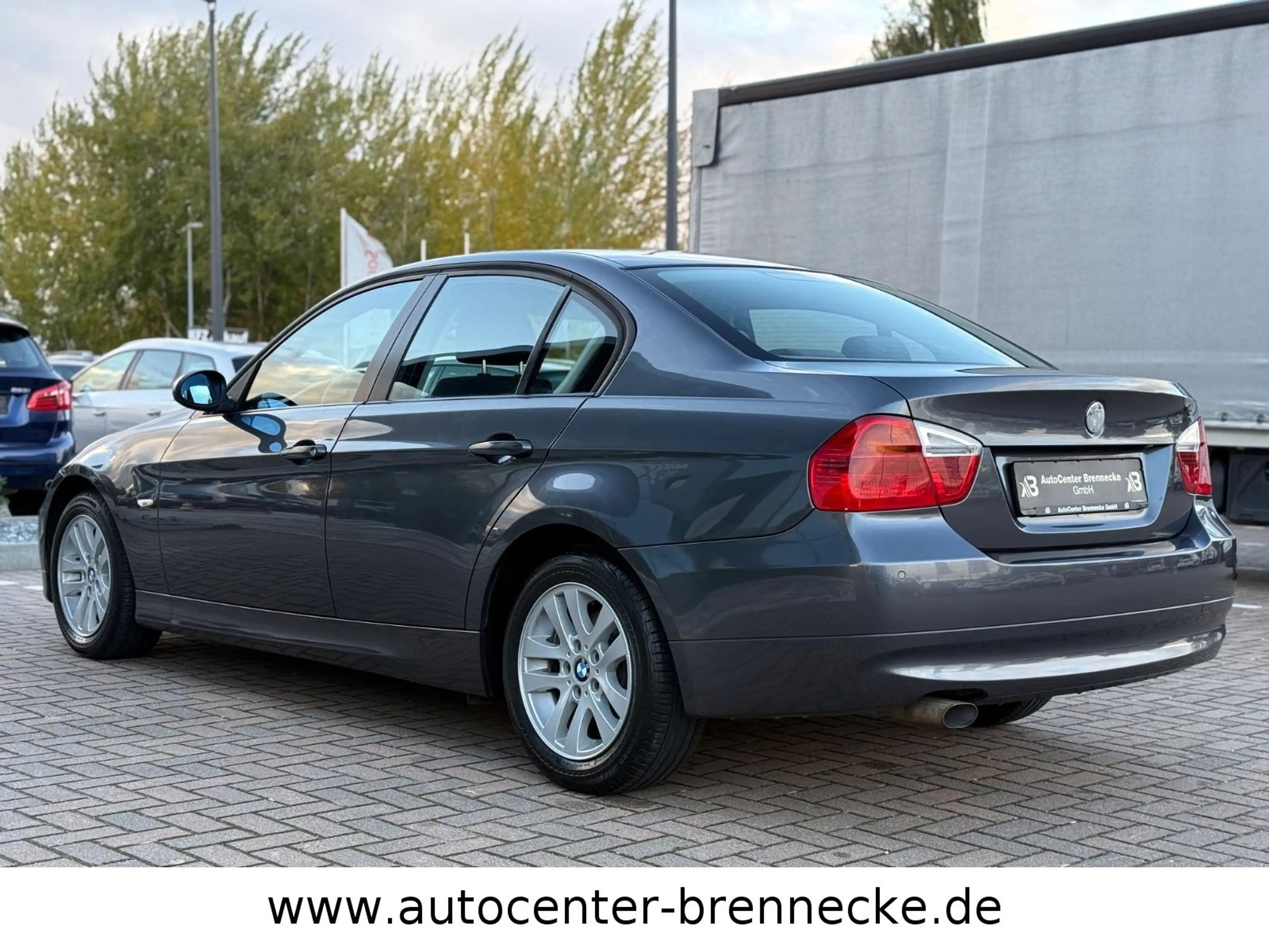 BMW 318 d*Scheckheftgepflegt*PDC*8-fach bereift* — photo 7
