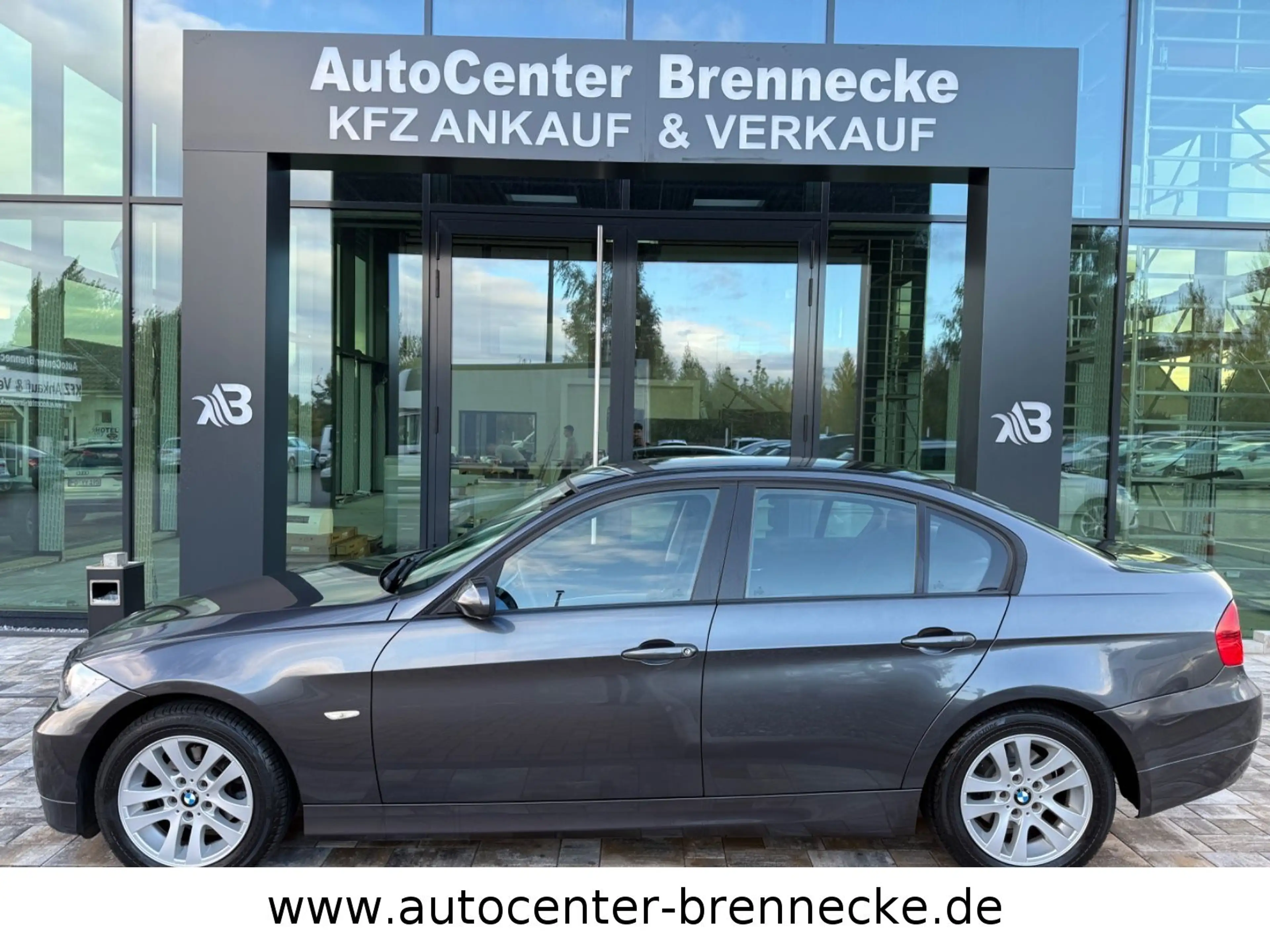 BMW 318 d*Scheckheftgepflegt*PDC*8-fach bereift* — photo 9