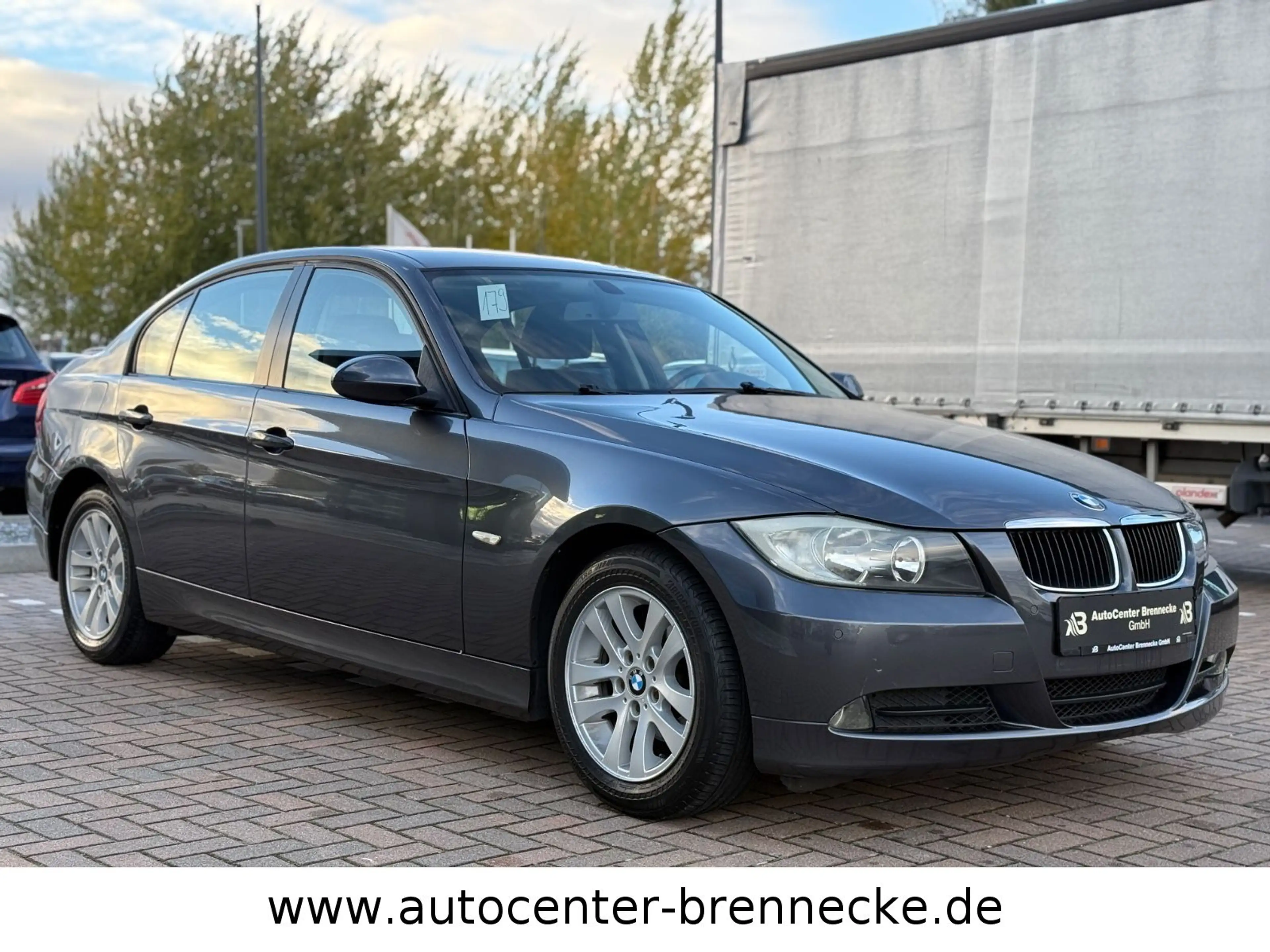 BMW 318 d*Scheckheftgepflegt*PDC*8-fach bereift* — photo 4