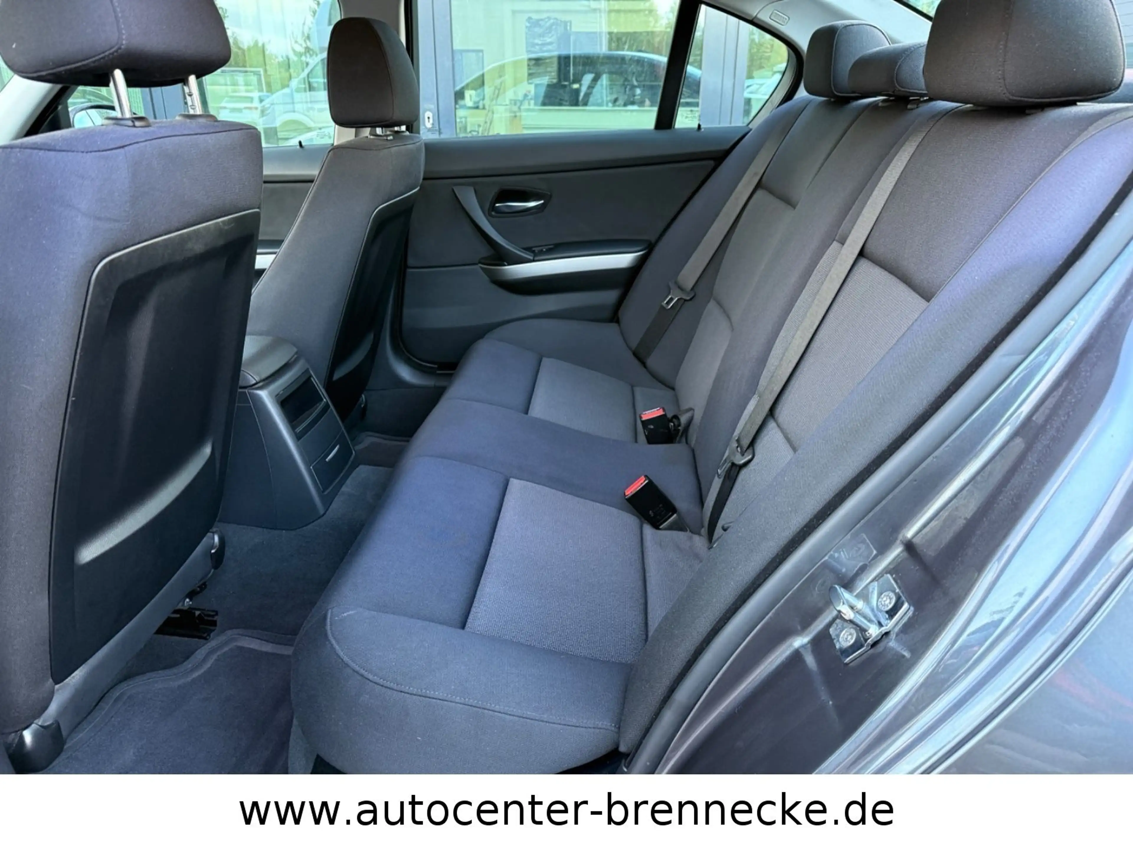 BMW 318 d*Scheckheftgepflegt*PDC*8-fach bereift* — photo 13