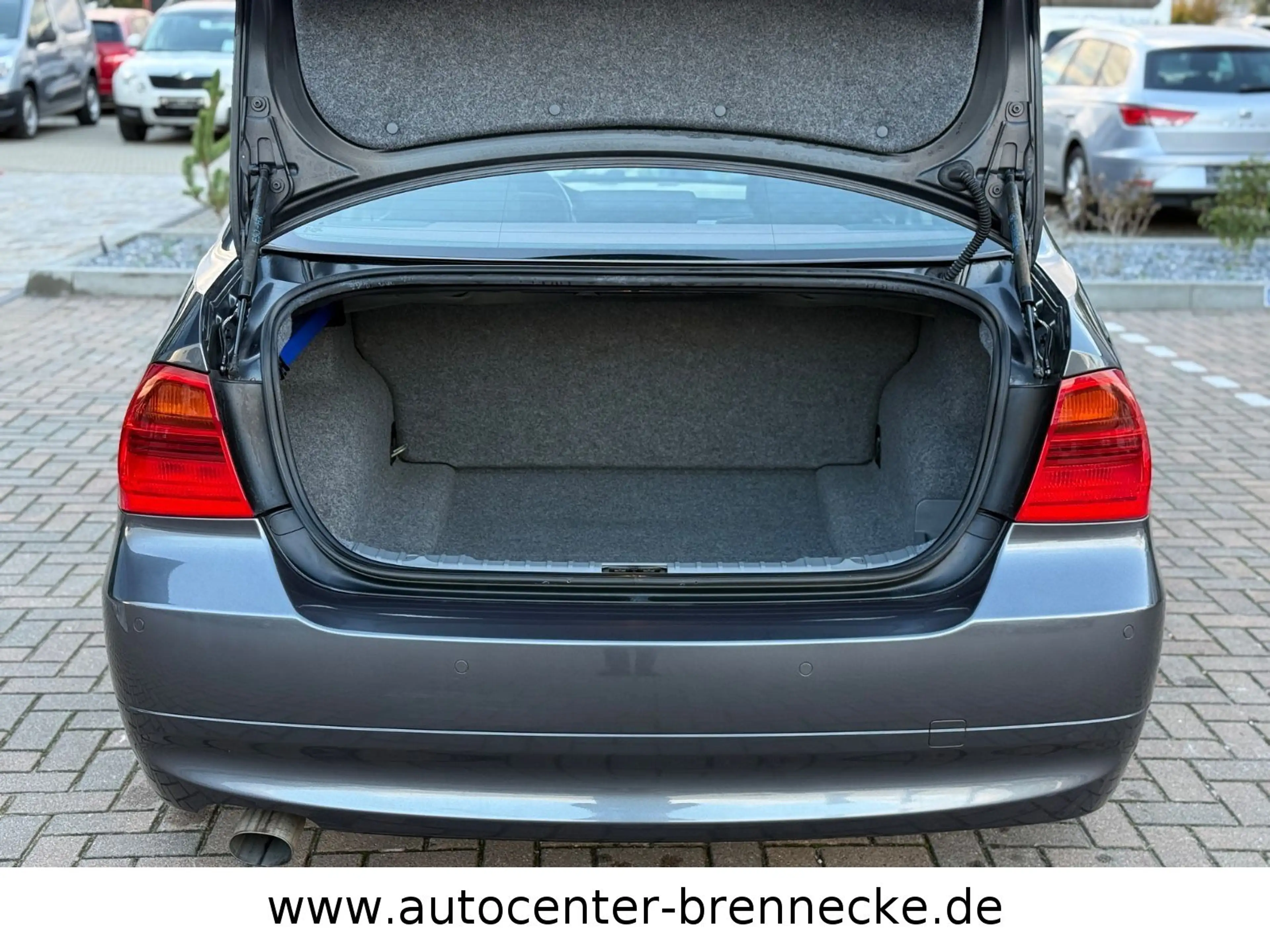 BMW 318 d*Scheckheftgepflegt*PDC*8-fach bereift* — photo 10