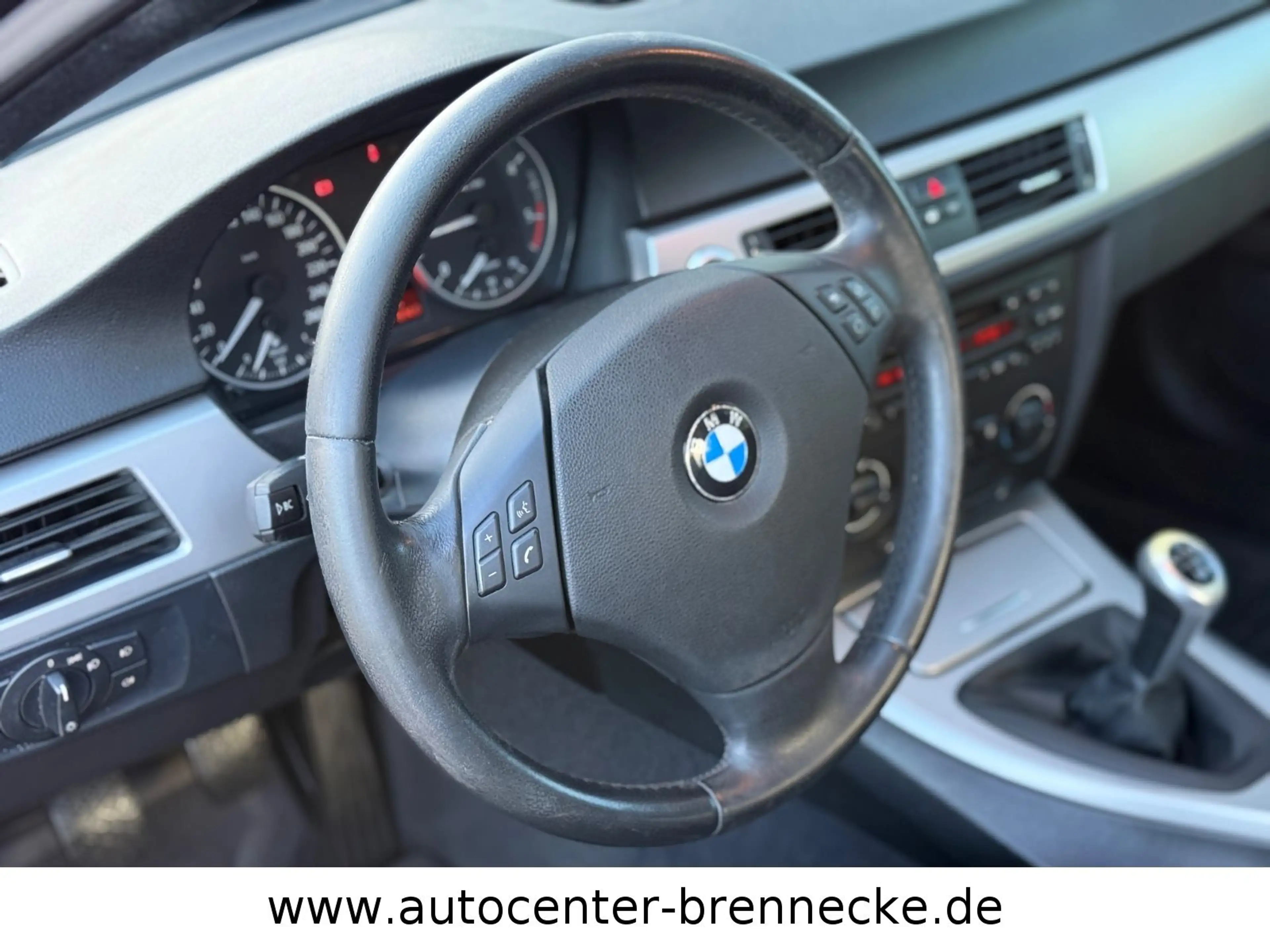 BMW 318 d*Scheckheftgepflegt*PDC*8-fach bereift* — photo 11