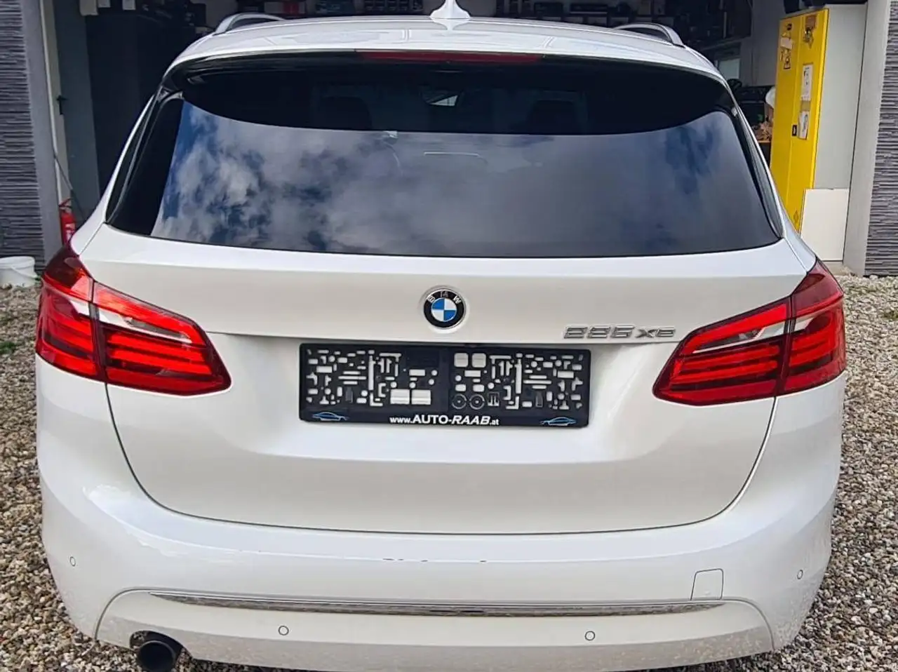 BMW 225