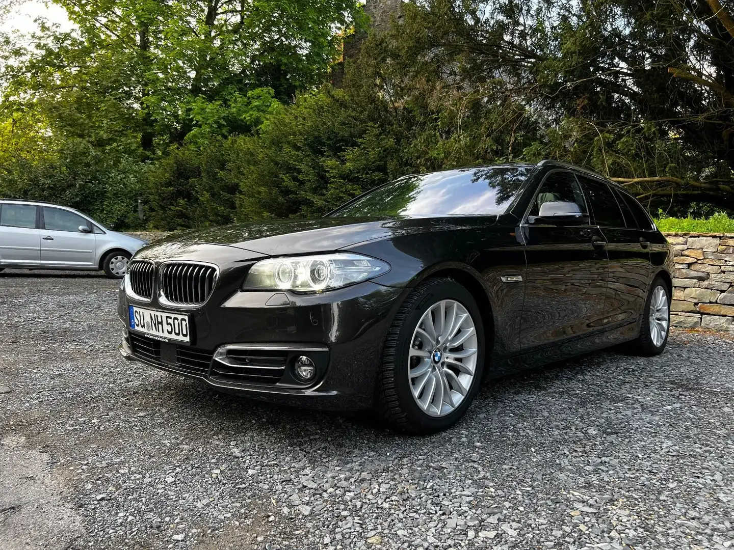 BMW 525 525d Touring Aut. Luxury Line Grau - 2