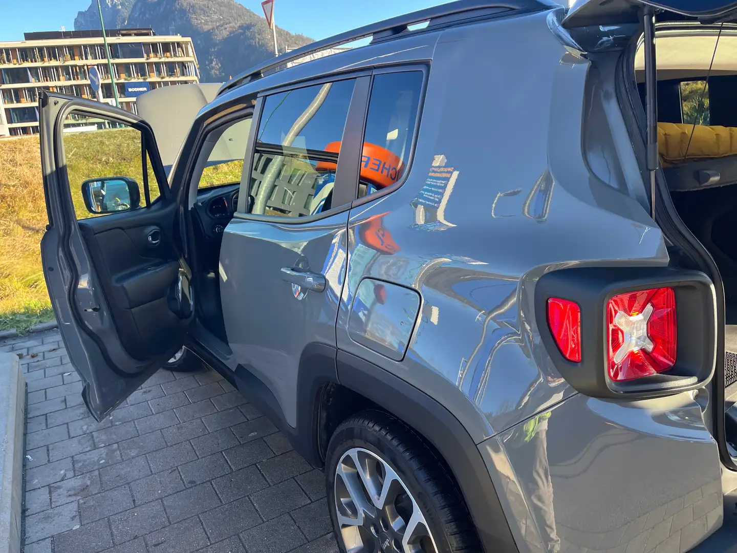 Jeep Renegade Renegade 1.3 PHEV 240PS AT 4xe S S Grau - 2
