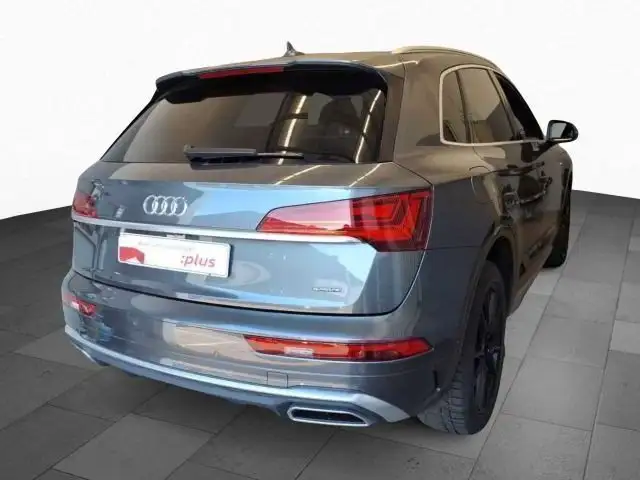 Audi Q5 view 3