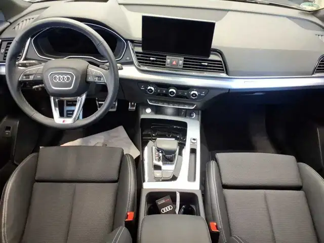 Audi Q5 view 5