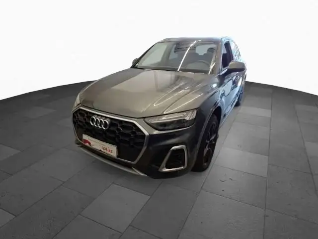 Audi Q5 view 2