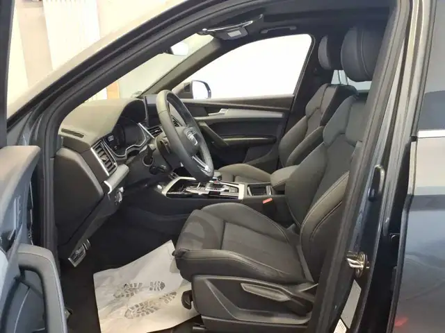 Audi Q5 view 4