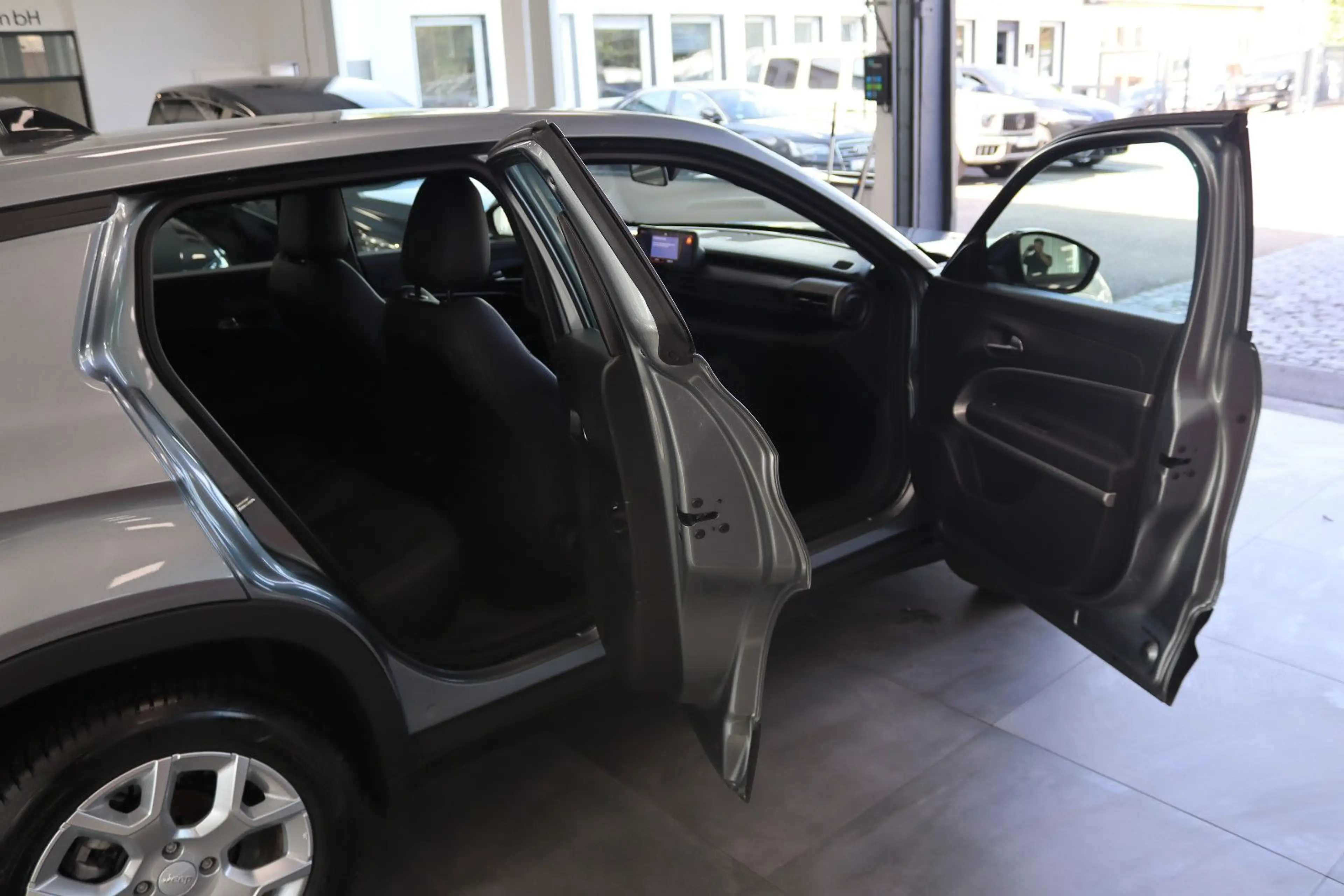Jeep Avenger 1.2 Altitude * 1.HAND + 19TKM * — photo 8