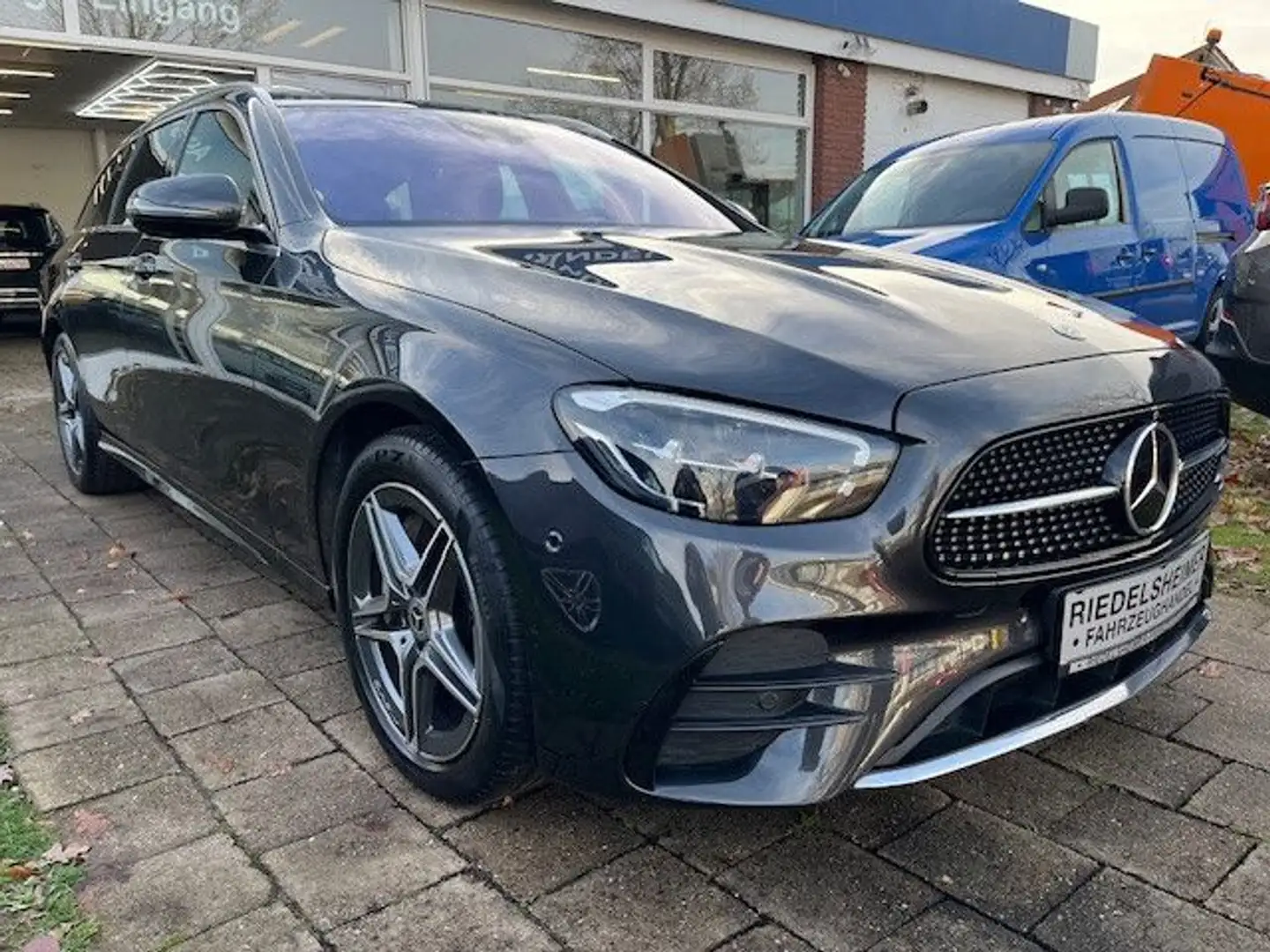 Mercedes-Benz E 300 de T AMG LEDER PANO BURMESTER DISTR. AHK Grau - 1