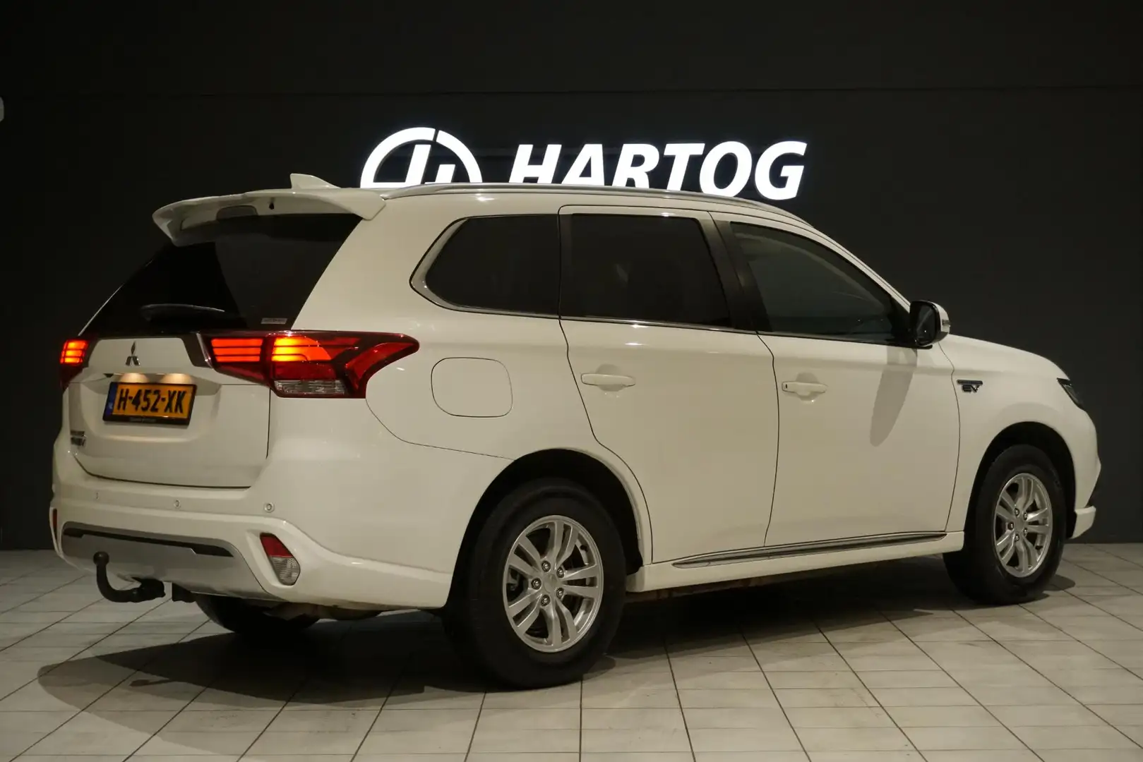 Mitsubishi Outlander 2.4 PHEV Pure + TREKHAAK / CARPLAY / CAMERA / STOE Blanc - 2