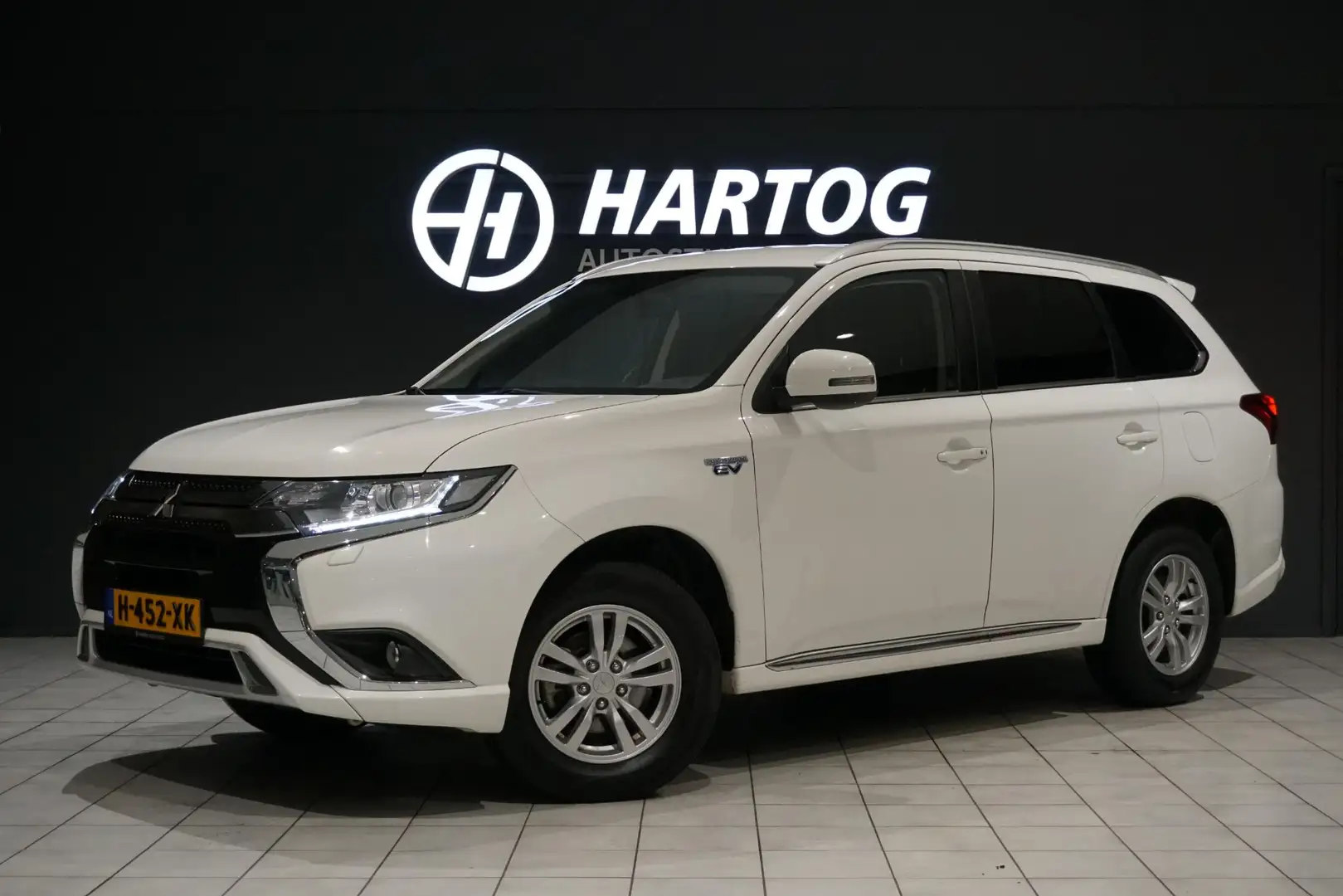 Mitsubishi Outlander 2.4 PHEV Pure + TREKHAAK / CARPLAY / CAMERA / STOE Blanc - 1