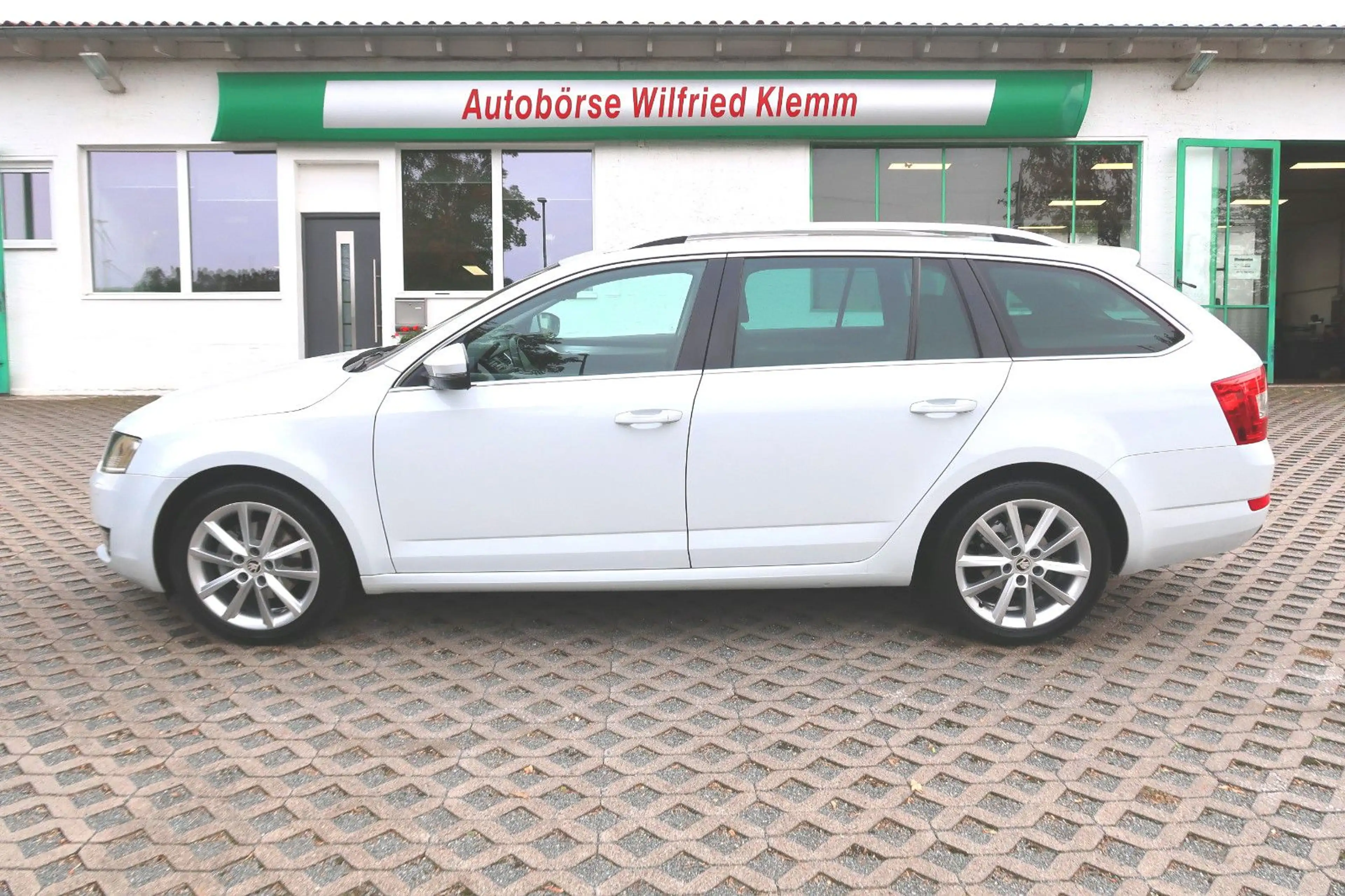 Skoda Octavia Comb"Style"17"AHKPanor"ACC"Leder"Xenon1Hd