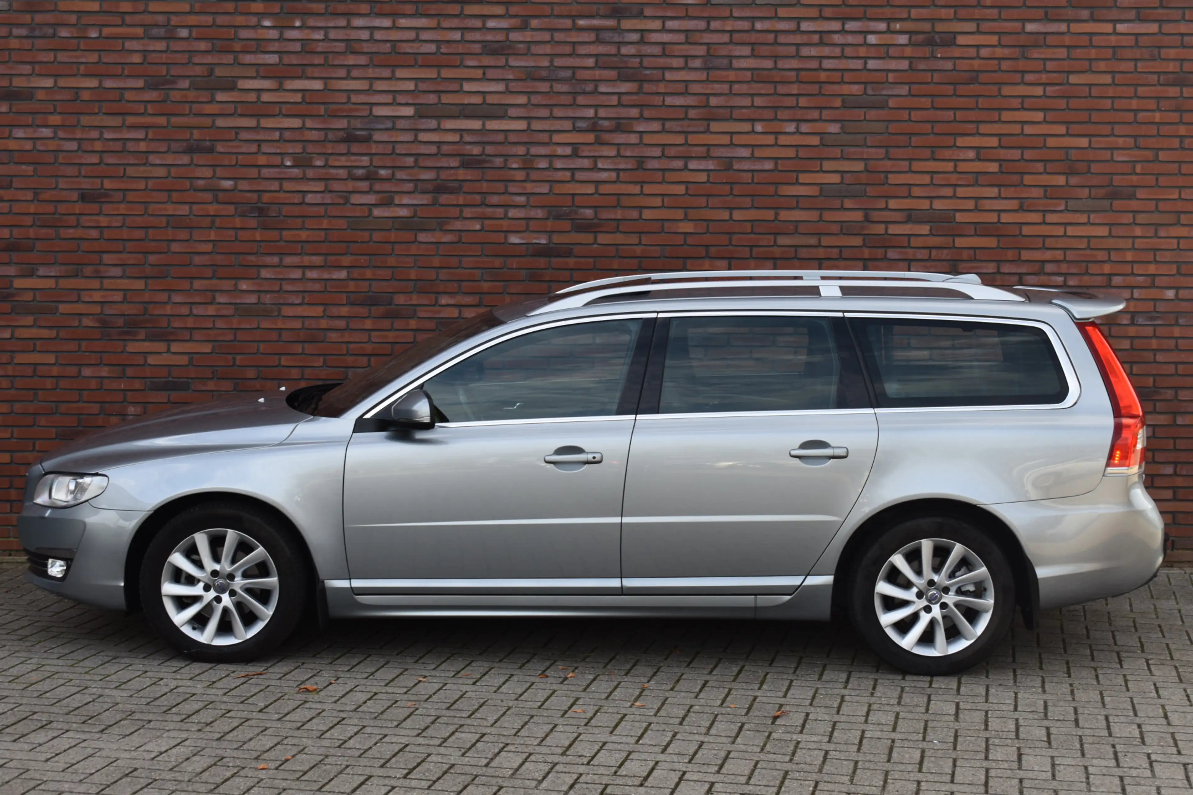 Volvo V70 T4 190PK Automaat Polar+ | Trekhaak | ACC | Stoelv — photo 8
