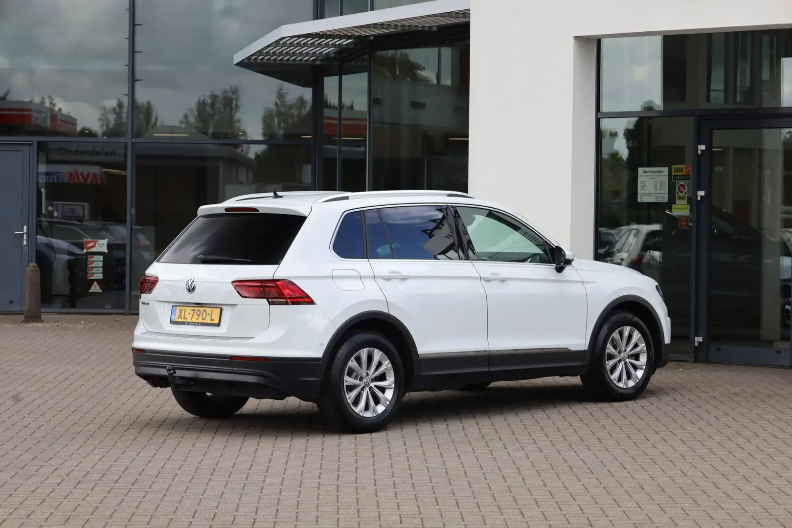 Volkswagen Tiguan 1.5 TSI Comfortline Business 130PK / 96kW, NL Auto Wit - 2