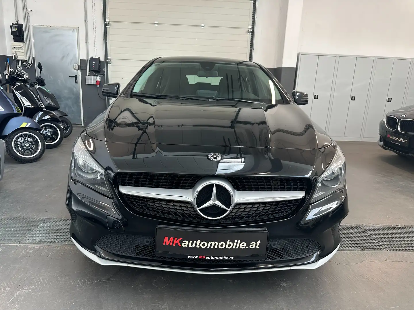 Mercedes-Benz CLA 180 180 d Shooting Brake Aut. Schwarz - 2