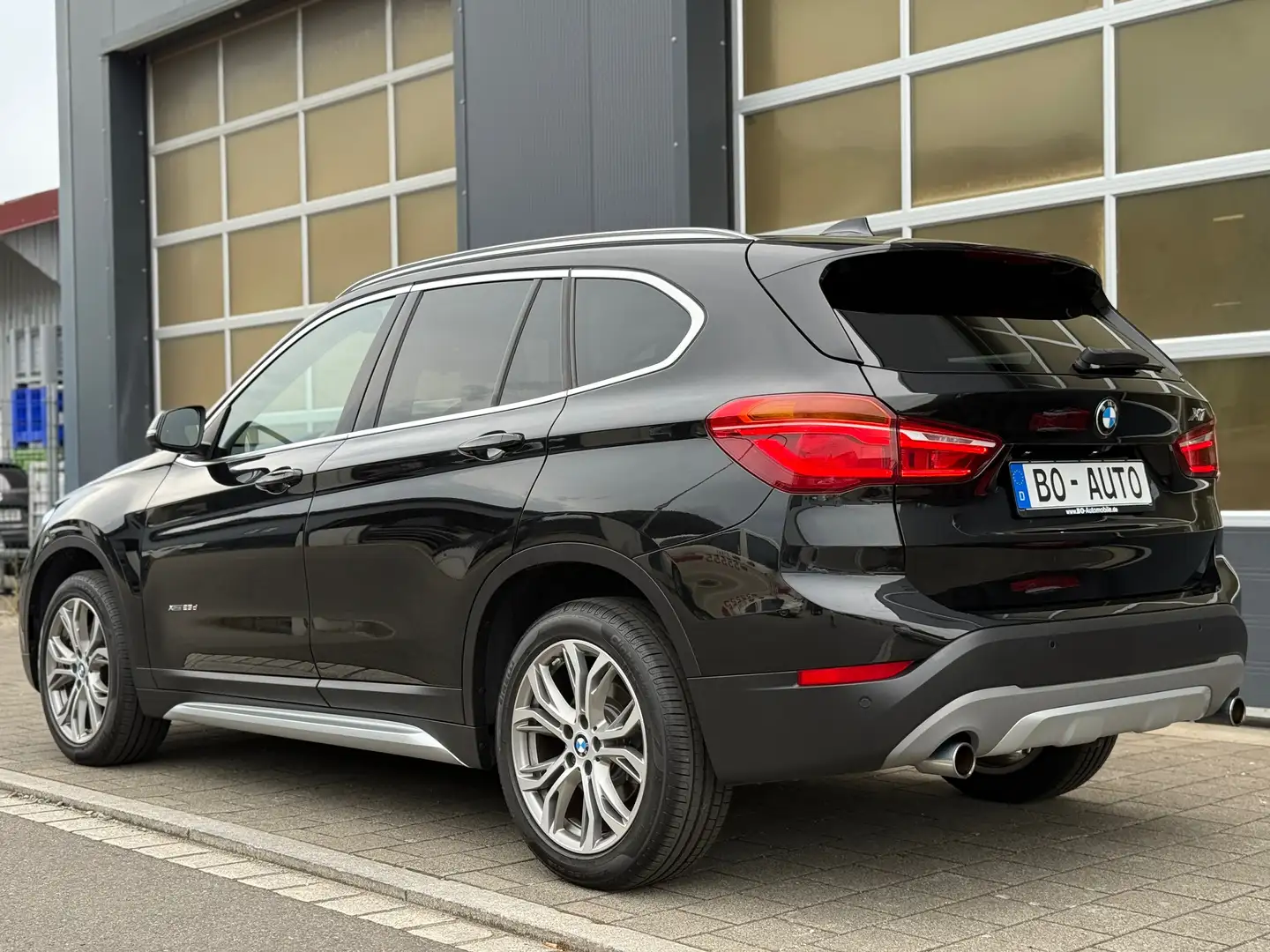 BMW X1 xDrive 25 d xLine PANO H/K HuD ACC Navi+ DCC Keyle Noir - 2