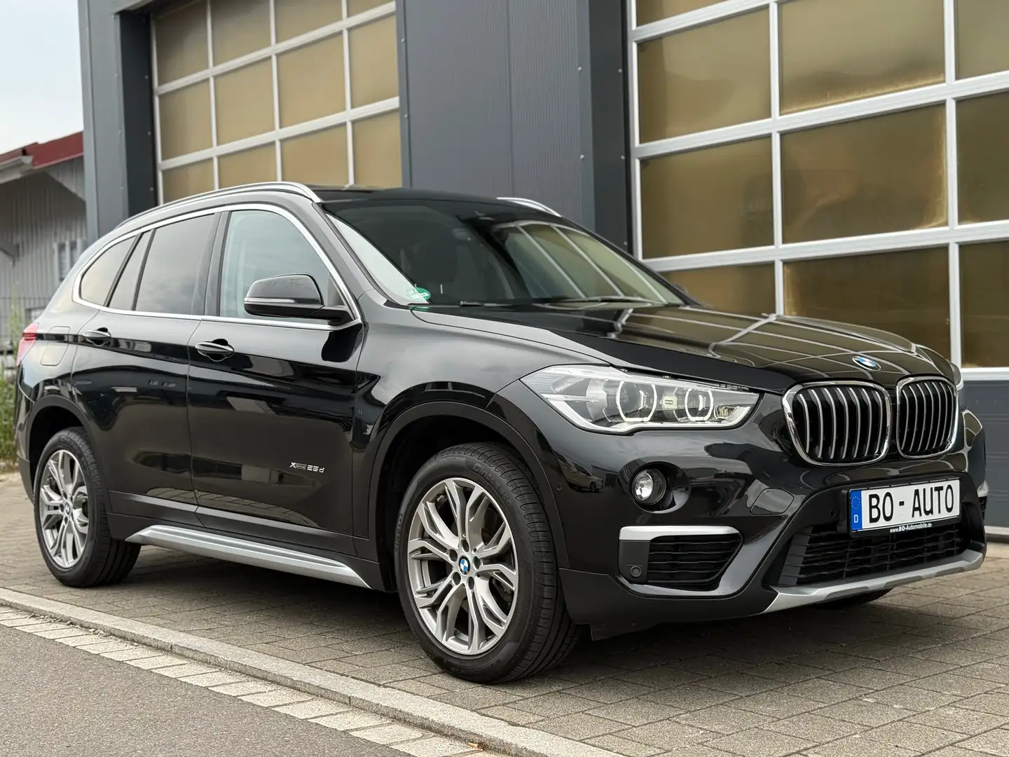 BMW X1 xDrive 25 d xLine PANO H/K HuD ACC Navi+ DCC Keyle Noir - 1