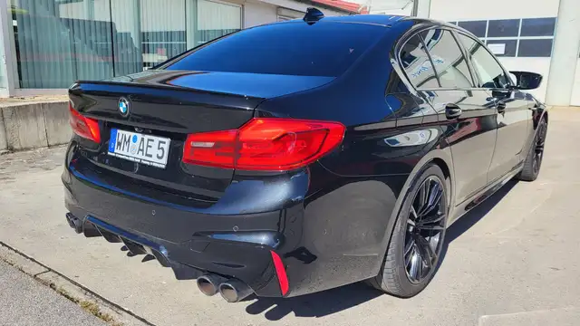 BMW M5 view 3