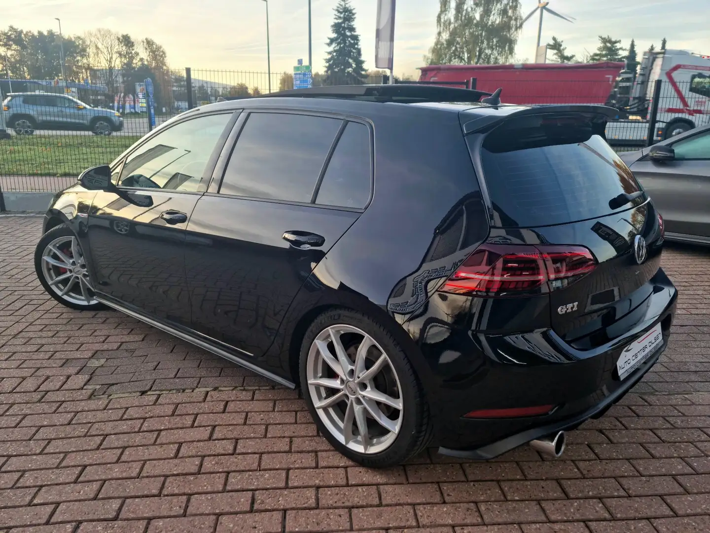 Volkswagen Golf GTI 7.5 PANORAMISCHE DAK|ACC|LED Zwart - 2