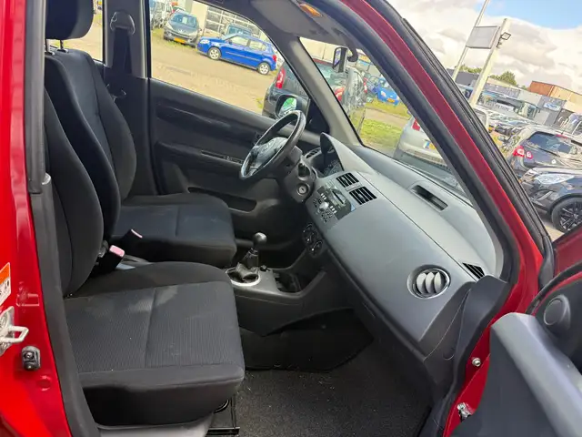 Suzuki Swift view 11