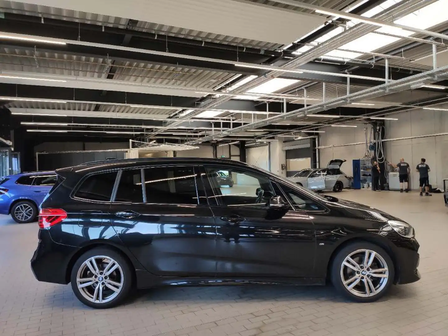 BMW 218 i GT M Sport  7 Sitzer Leder Navi AHK Busin.Pak. Schwarz - 2