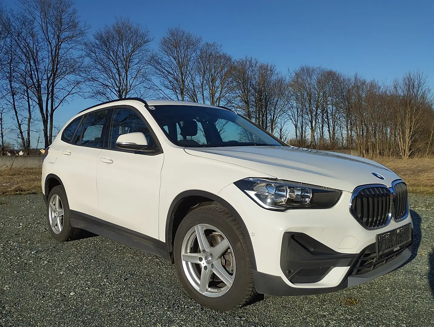 BMW X1 sDrive18d Aut.Advantage,Panoramadach,Head-up-Di... Weiß - 2