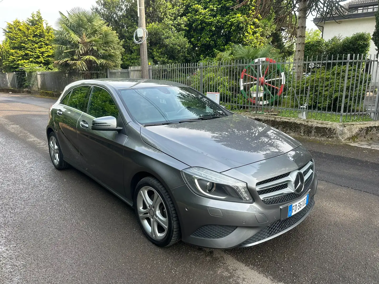 Mercedes-Benz A 180 (be) Premium Gris - 2