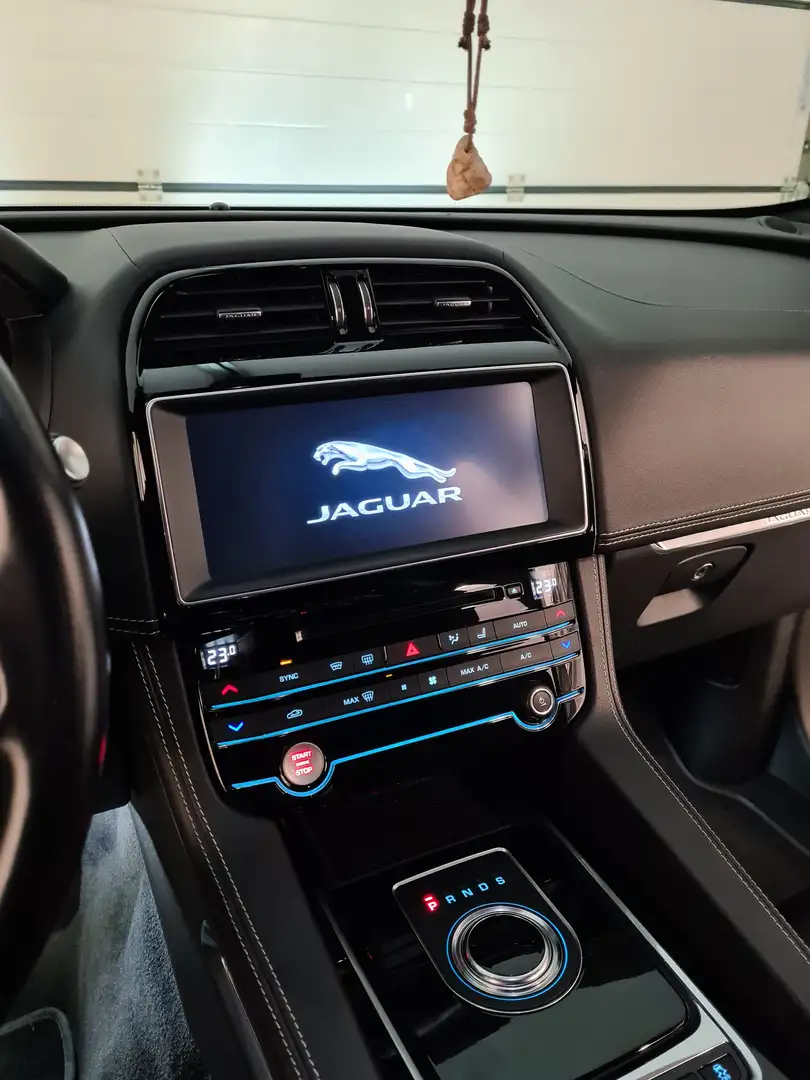 Jaguar F-Pace F-Pace 30d AWD R-Sport Aut. R-Sport 300 **VOLL** Gris - 2