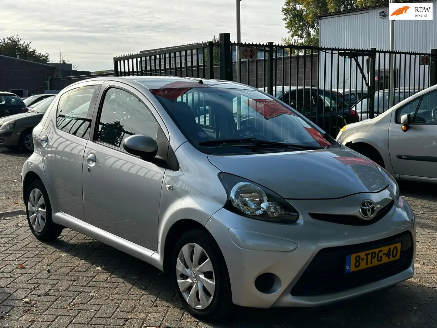 Toyota Aygo 1.0 VVT-i Comfort Bluetooth airco elektrische rame Gris - 1