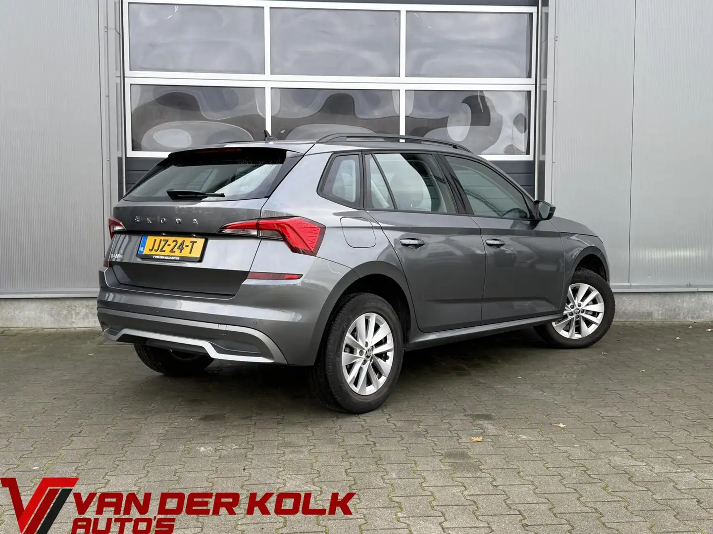 Skoda Kamiq 1.0 TSI Sport Business CarPlay LED Climate Adaptiv Grau - 2
