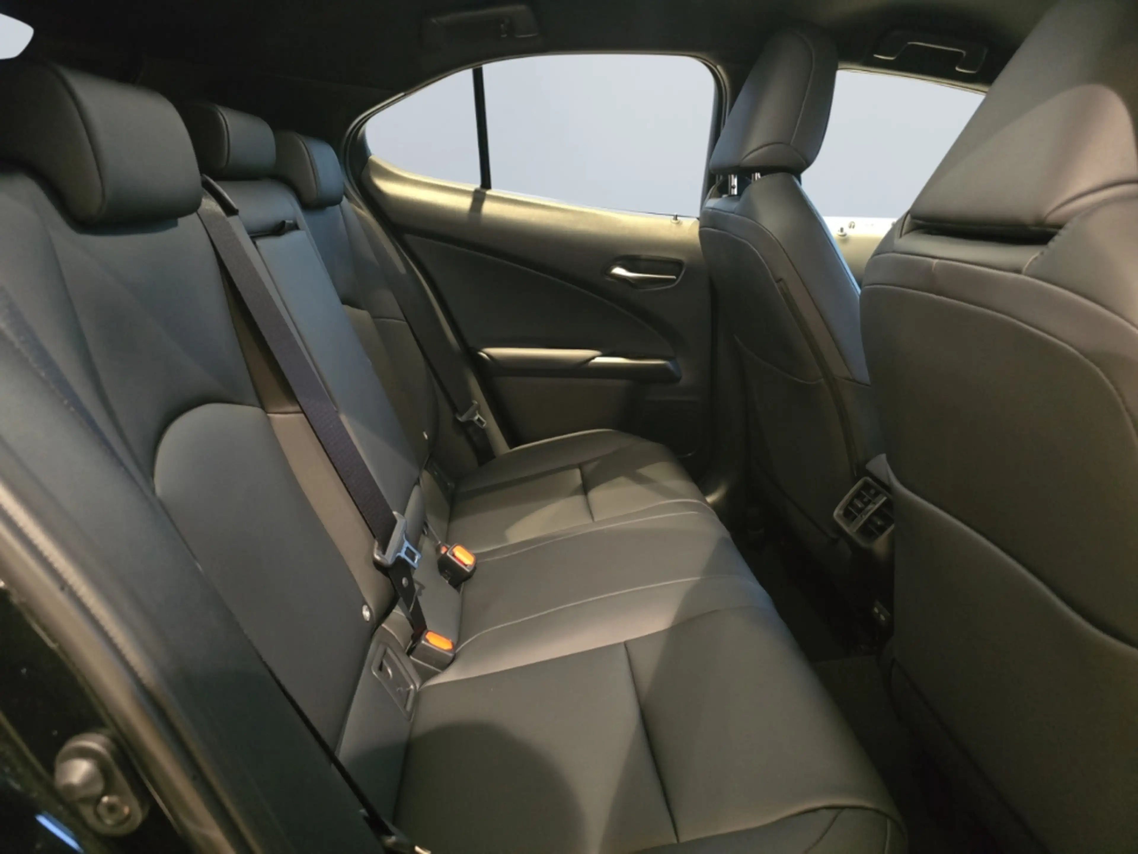 Lexus UX 300h F SPORT Design *LED*Kamera*SHZ*PDC v+h* — photo 8
