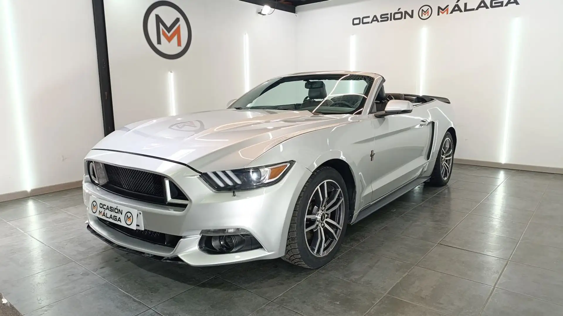 Ford Mustang Convertible 2.3 EcoBoost Aut. Plateado - 1