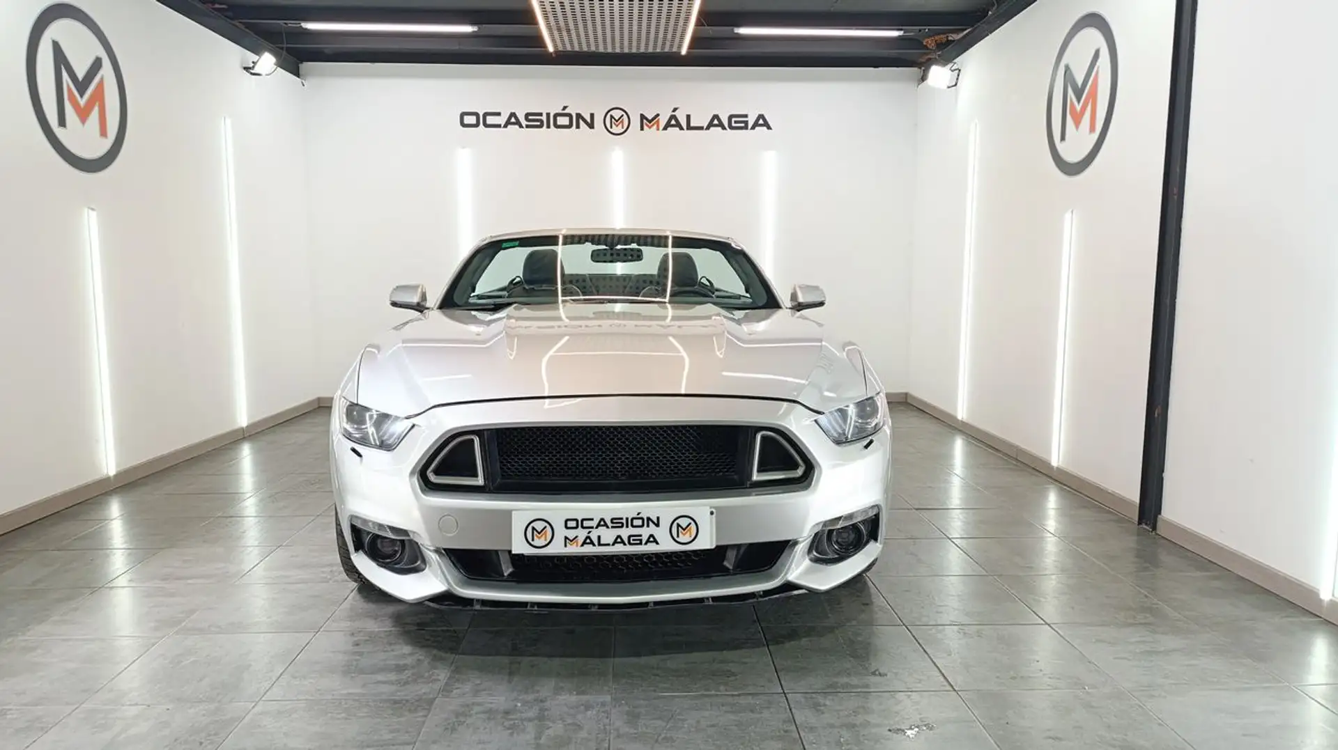 Ford Mustang Convertible 2.3 EcoBoost Aut. Plateado - 2