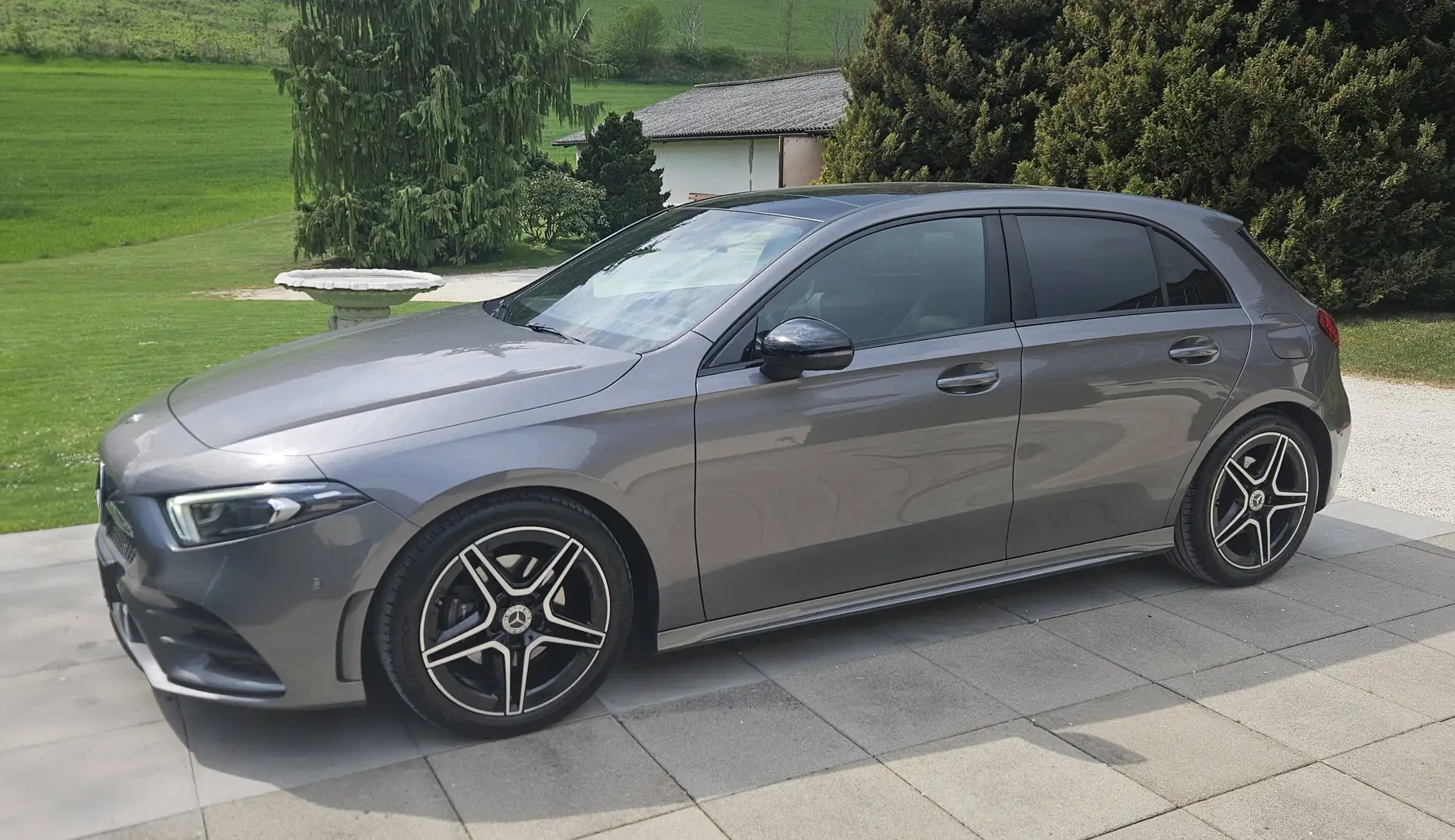 Mercedes-Benz A 200 A 200 AMG Grau - 1