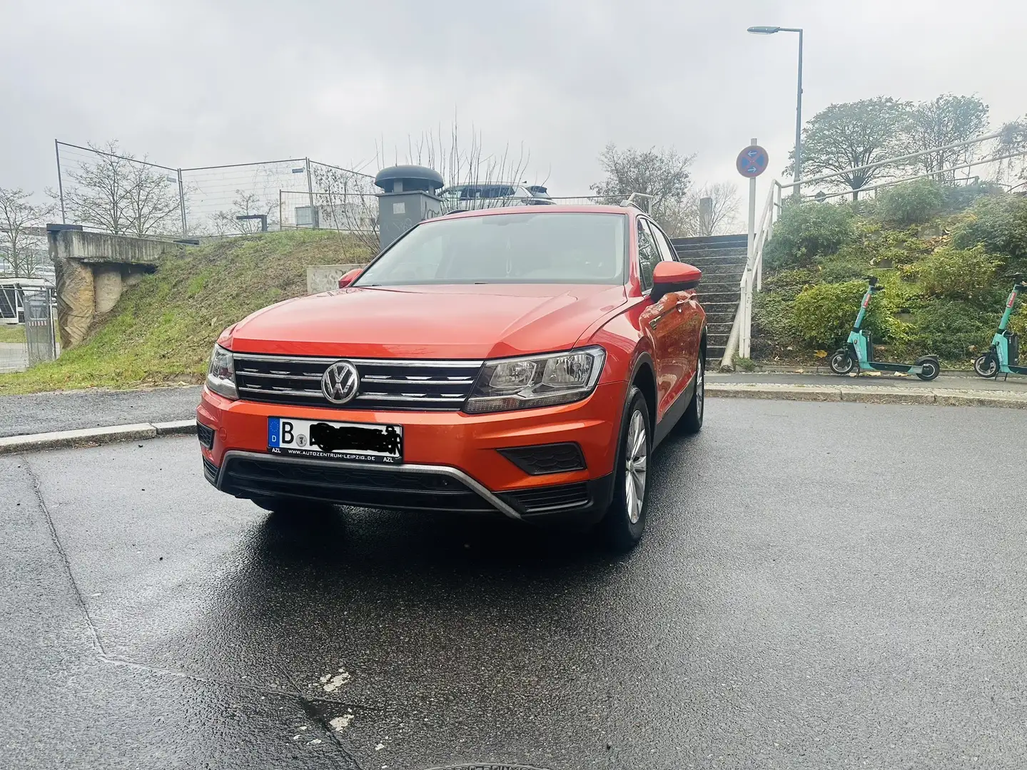 Volkswagen Tiguan Allspace 2.0 TSI 7 Sitze mit neue Allwetterreifen Orange - 2