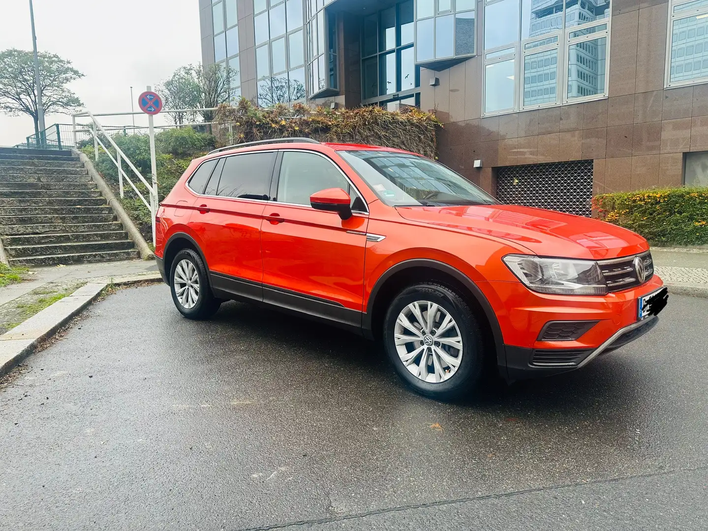 Volkswagen Tiguan Allspace 2.0 TSI 7 Sitze mit neue Allwetterreifen Orange - 1