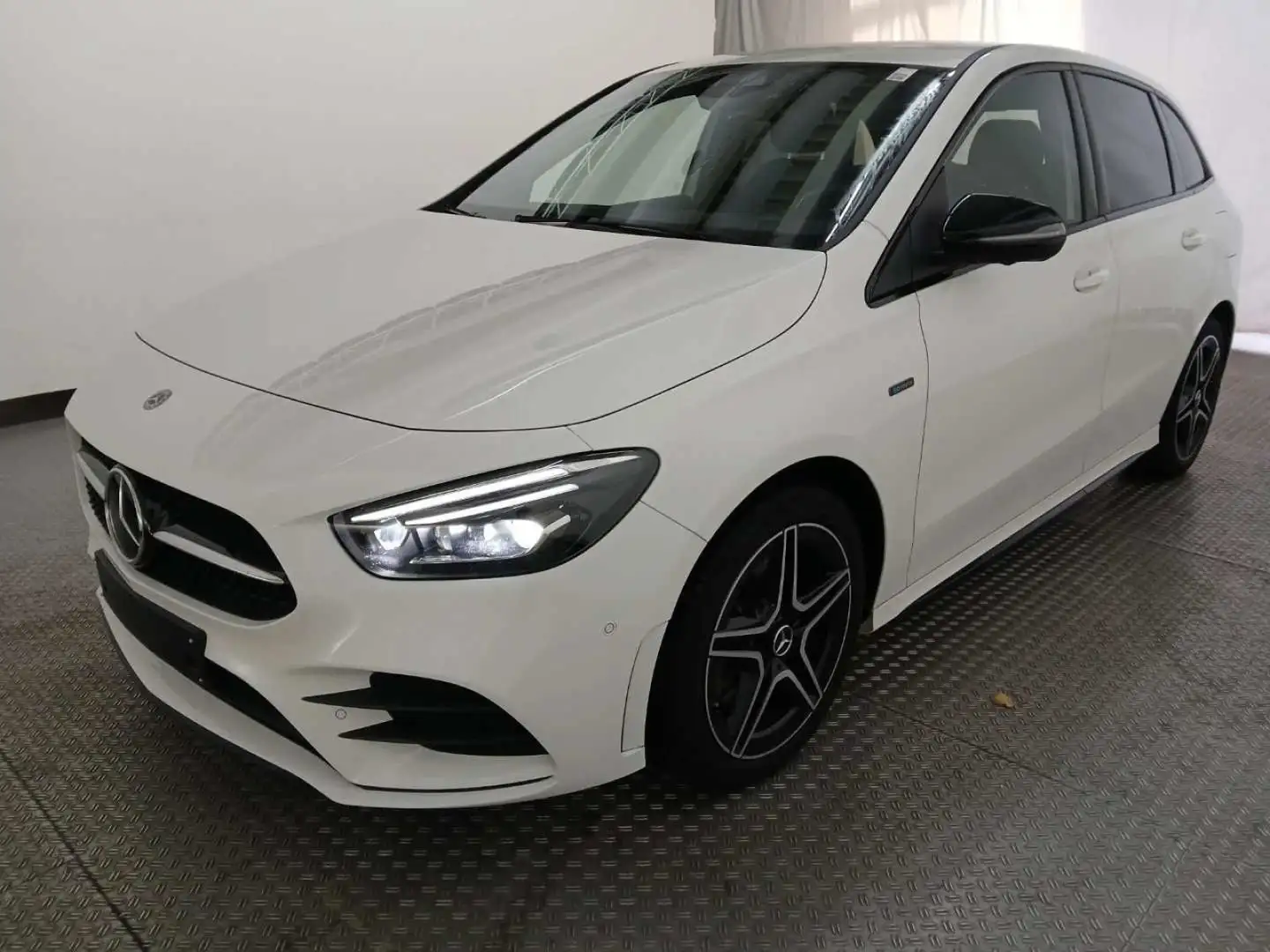 Mercedes-Benz B 250 e AMG Line Edition 2020 - NAVI 360° LED Blanco - 1